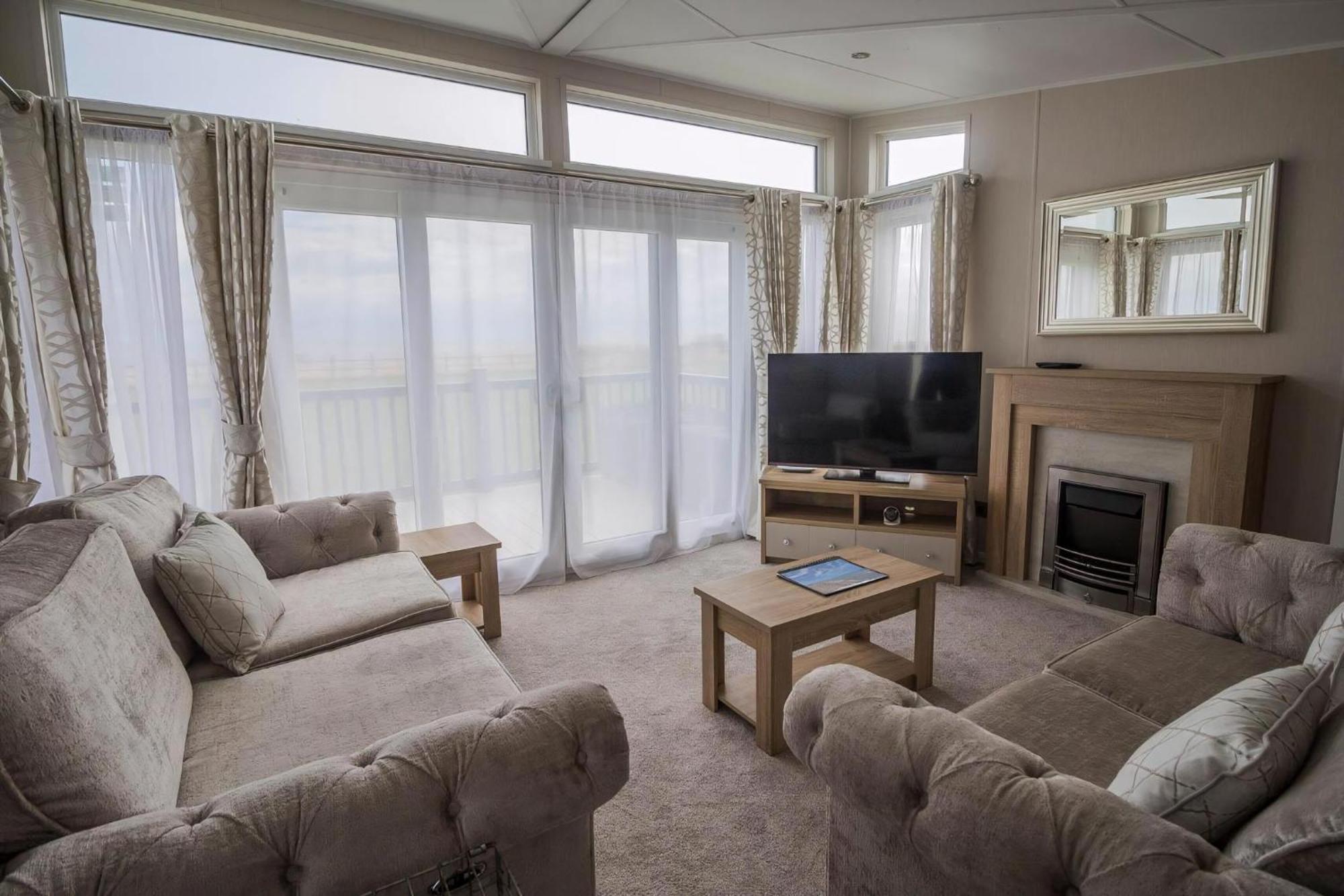 Stunning Caravan With Full Sea Views At Broadland Sands In Suffolk Ref 20236Bs Hopton on Sea Bagian luar foto