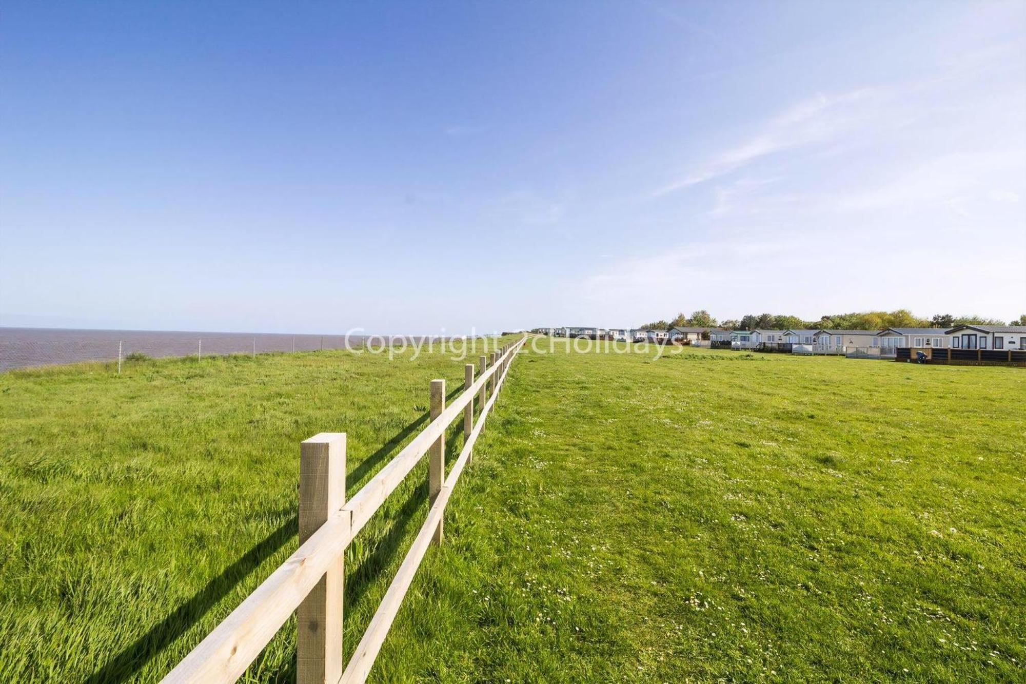 Stunning Caravan With Full Sea Views At Broadland Sands In Suffolk Ref 20236Bs Hopton on Sea Bagian luar foto
