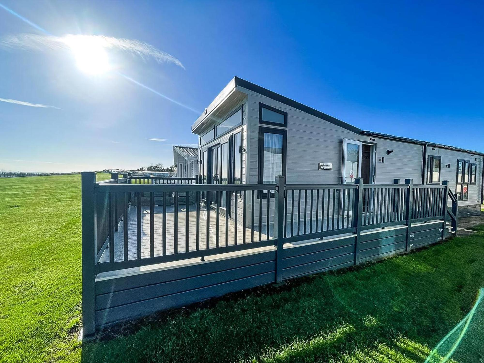 Stunning Caravan With Full Sea Views At Broadland Sands In Suffolk Ref 20236Bs Hopton on Sea Bagian luar foto